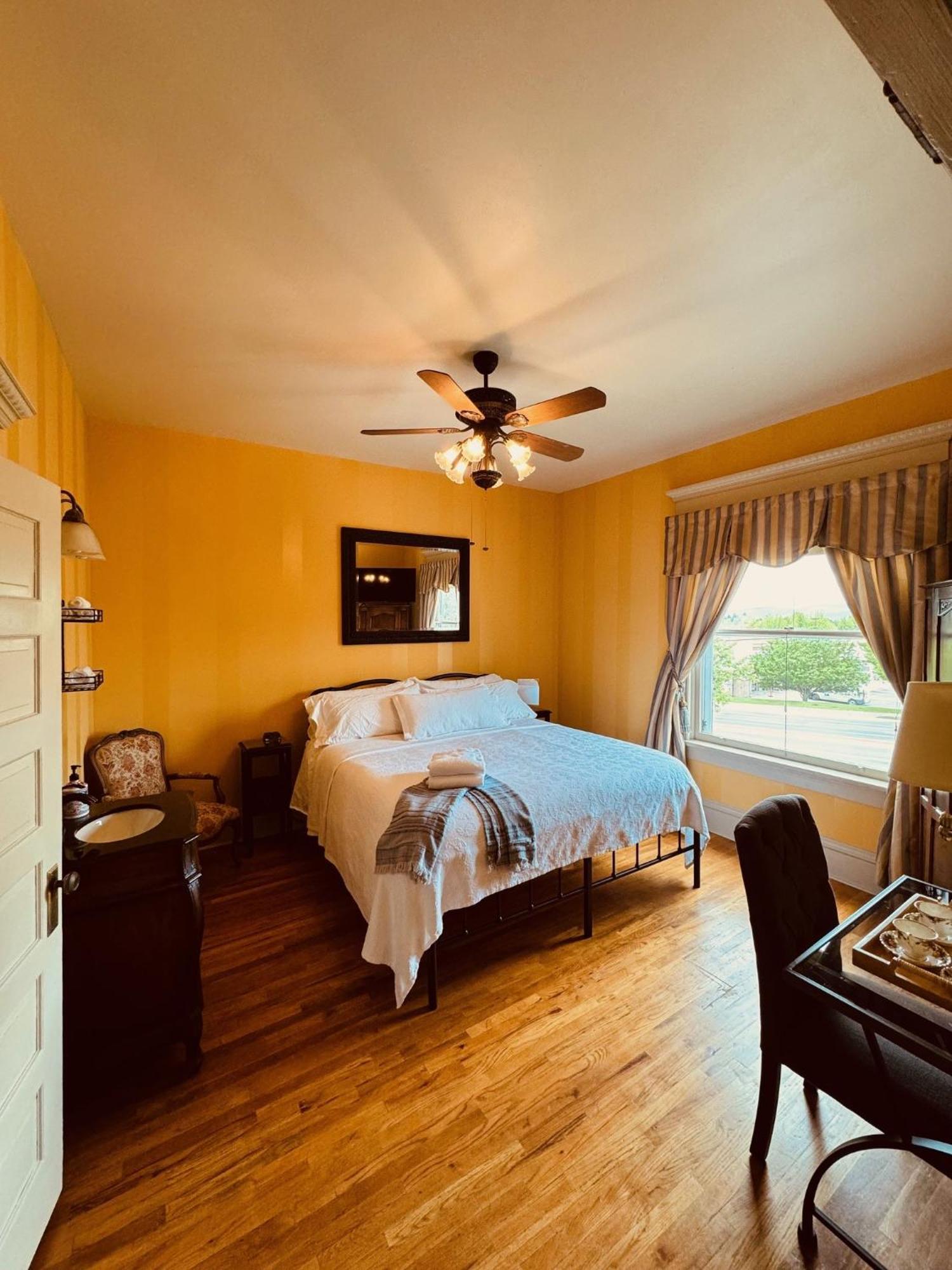 The Gibson Mansion Bed And Breakfast Missoula Exterior photo